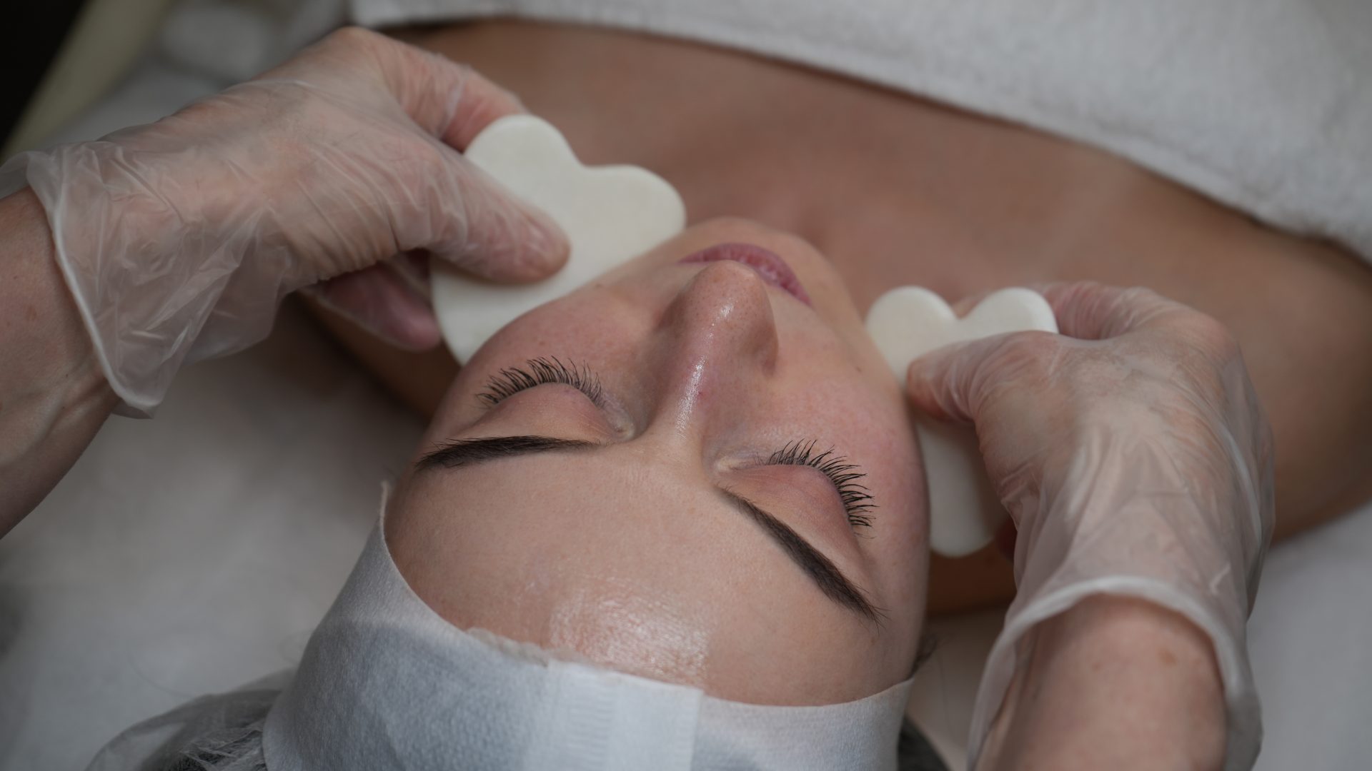 SPA-Facelift-Massage mit Gua Sha