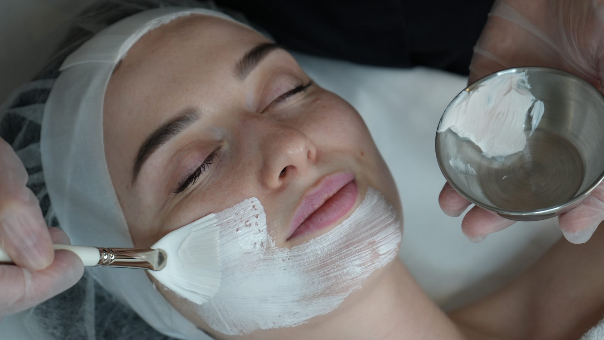 Sanfte mechanische Gesichtsreinigung, Peeling von Brenda Selvert Thermal 10 %, Aktiv-Booster, Maske und Pflege