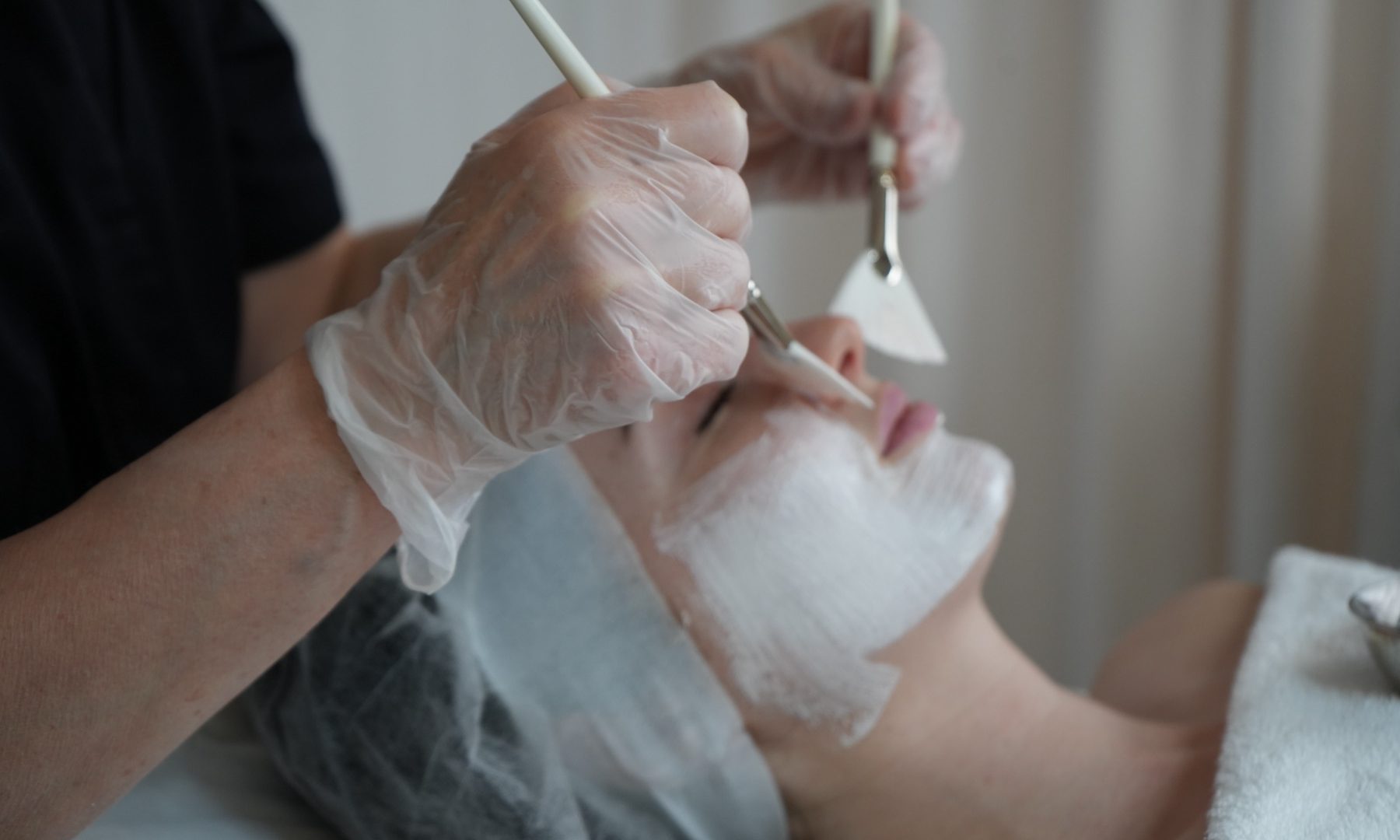 Sanfte mechanische Gesichtsreinigung, Peeling von Brenda Selvert Thermal 25 %, Aktiv-Booster, Maske und Pflege